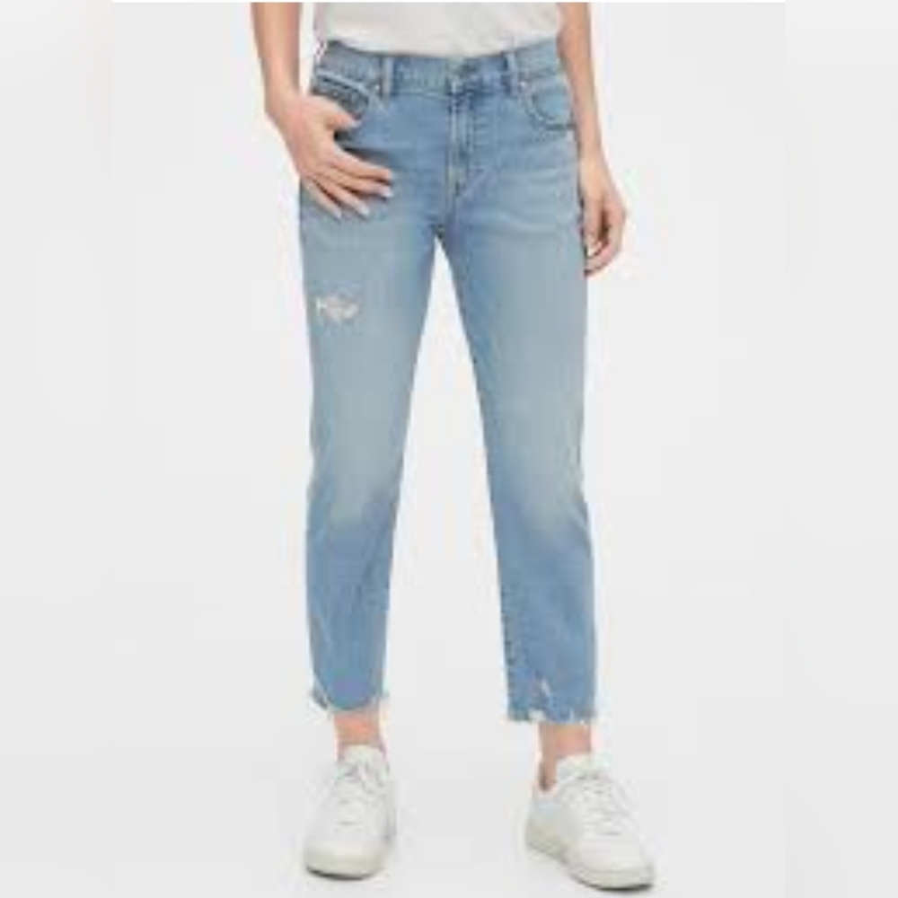 GAP Girlfriend Mid Rise Jeans. Size 26 / 2 R